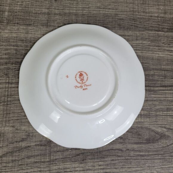 Royal Crown Bone China‎ Derby Poisies Saucer - Picture 5 of 5